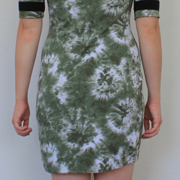 DRESS BUNDLE ✨ Green Tie-Dye Dress - Picture 4 of 4